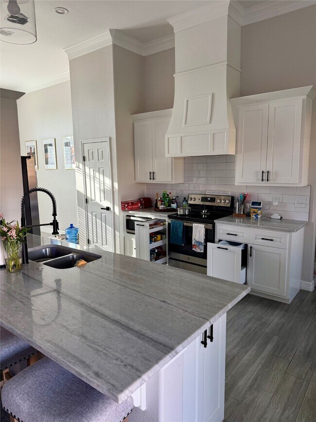 Building Photo - 421 Pitaya Ln