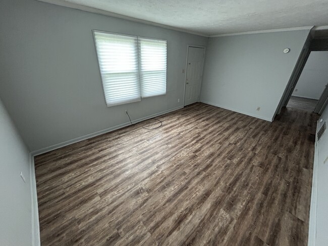 Building Photo - 909 Giddings St