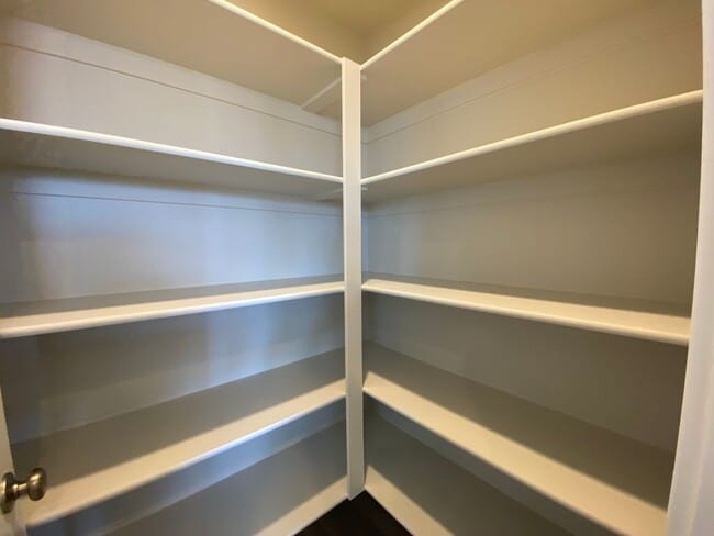 Building Photo - MOVE IN SPECIAL - DECEMBER RENT FREE!