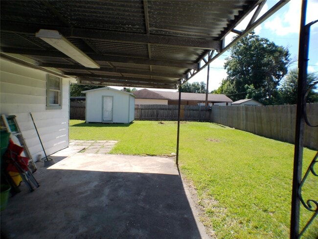 Building Photo - 1301 Glenmore Dr