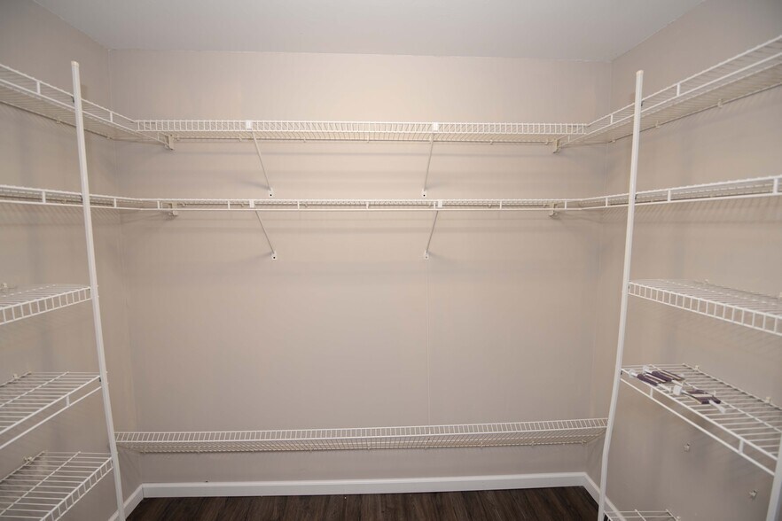 Building Photo - 130 Pierre Pl