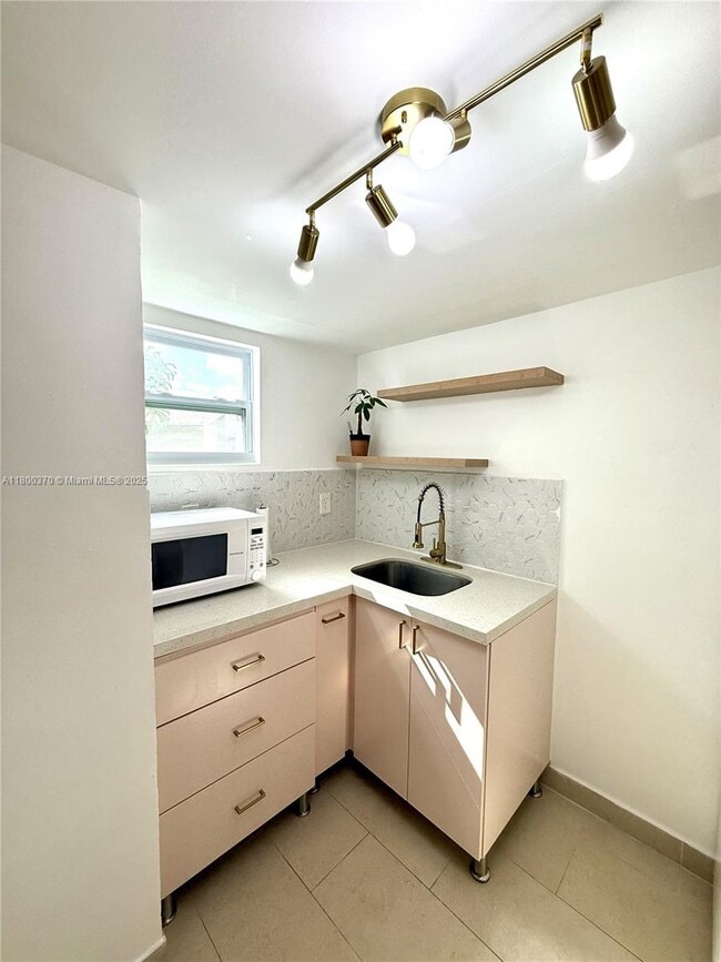 Building Photo - 10270 SW 167th Terrace