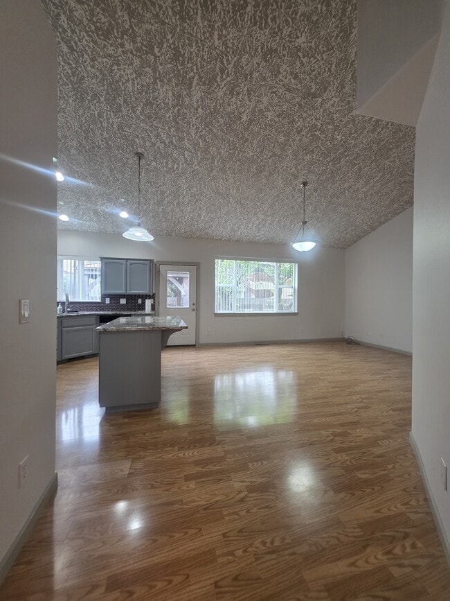Building Photo - 4373 Hearth St NE
