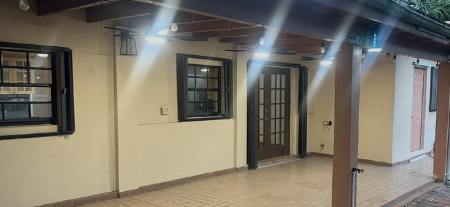 Building Photo - 4900 SW 103rd Pl
