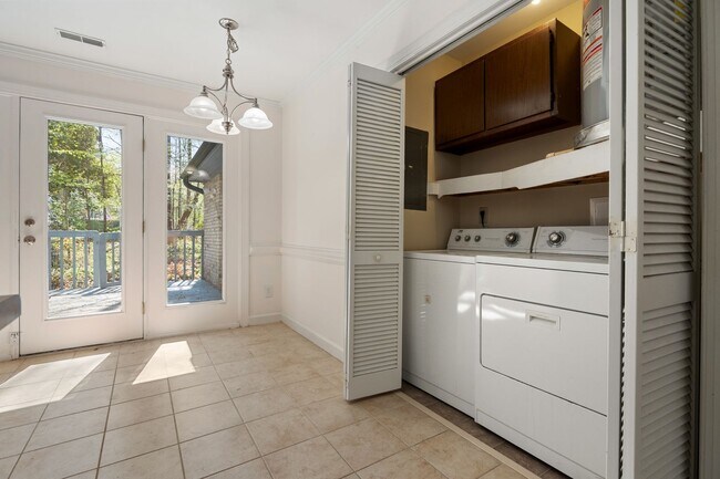 Building Photo - LOCATION!! Updated Townhome in Sought-After Durham Woodcroft neighborhood