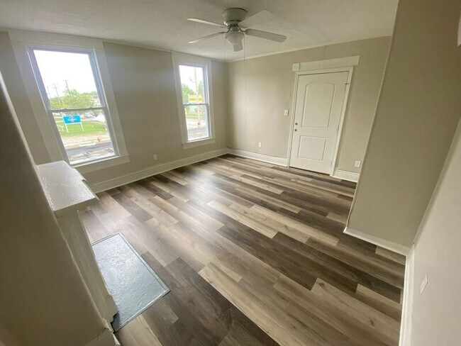 Building Photo - 2405 W Broadway