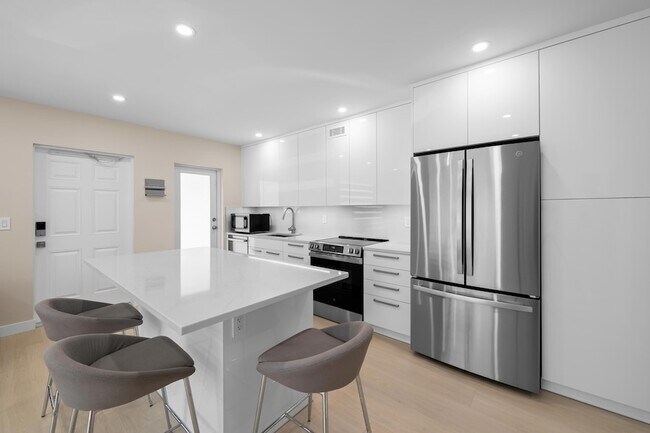 Building Photo - 915 Intracoastal Dr