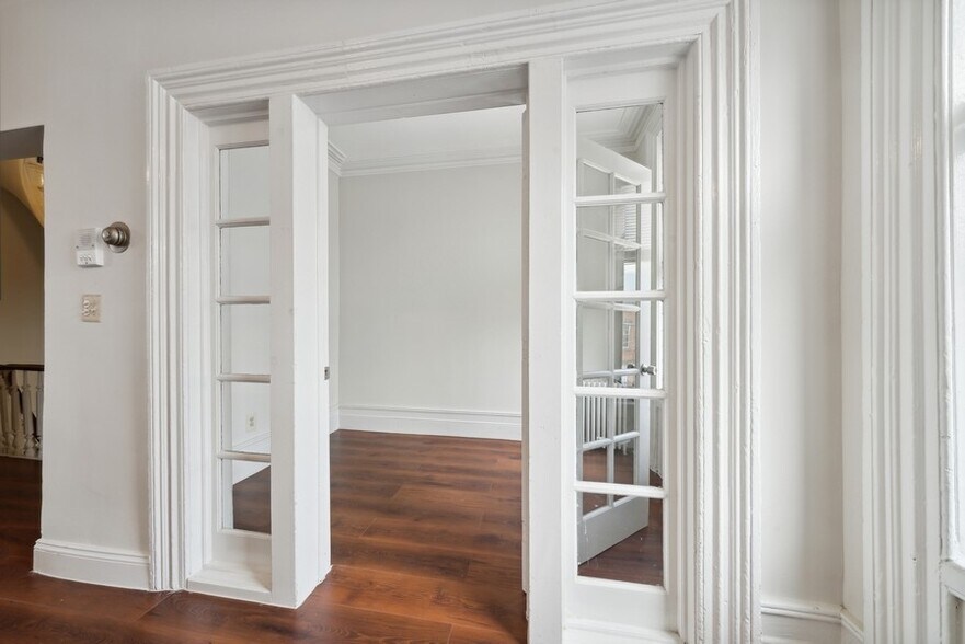 Building Photo - 591 Bramhall Ave