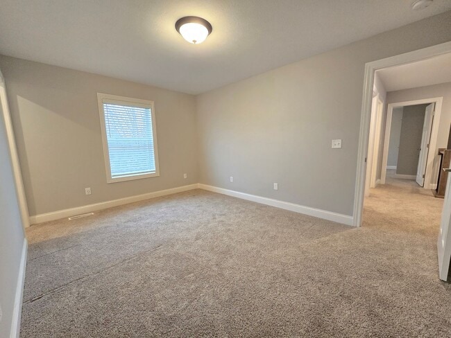 Building Photo - 6 Bedroom Home in Brookridge Estates