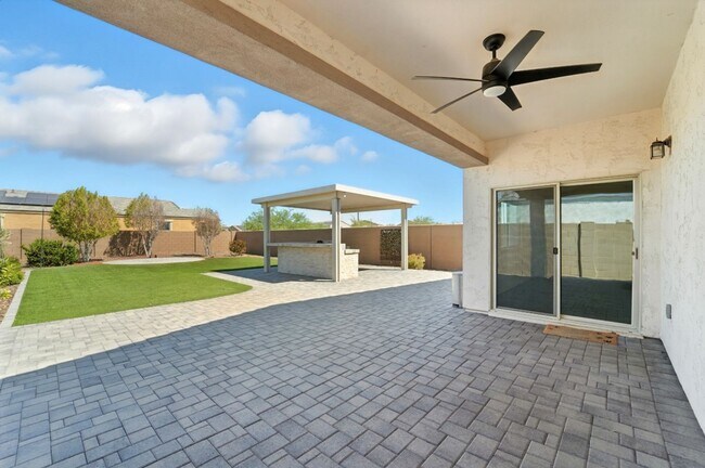 Building Photo - Stunning new build in Glendale, AZ!