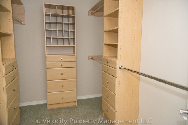 Building Photo - Large 5 Bedroom River Canyon Estates Home with Community Pool!