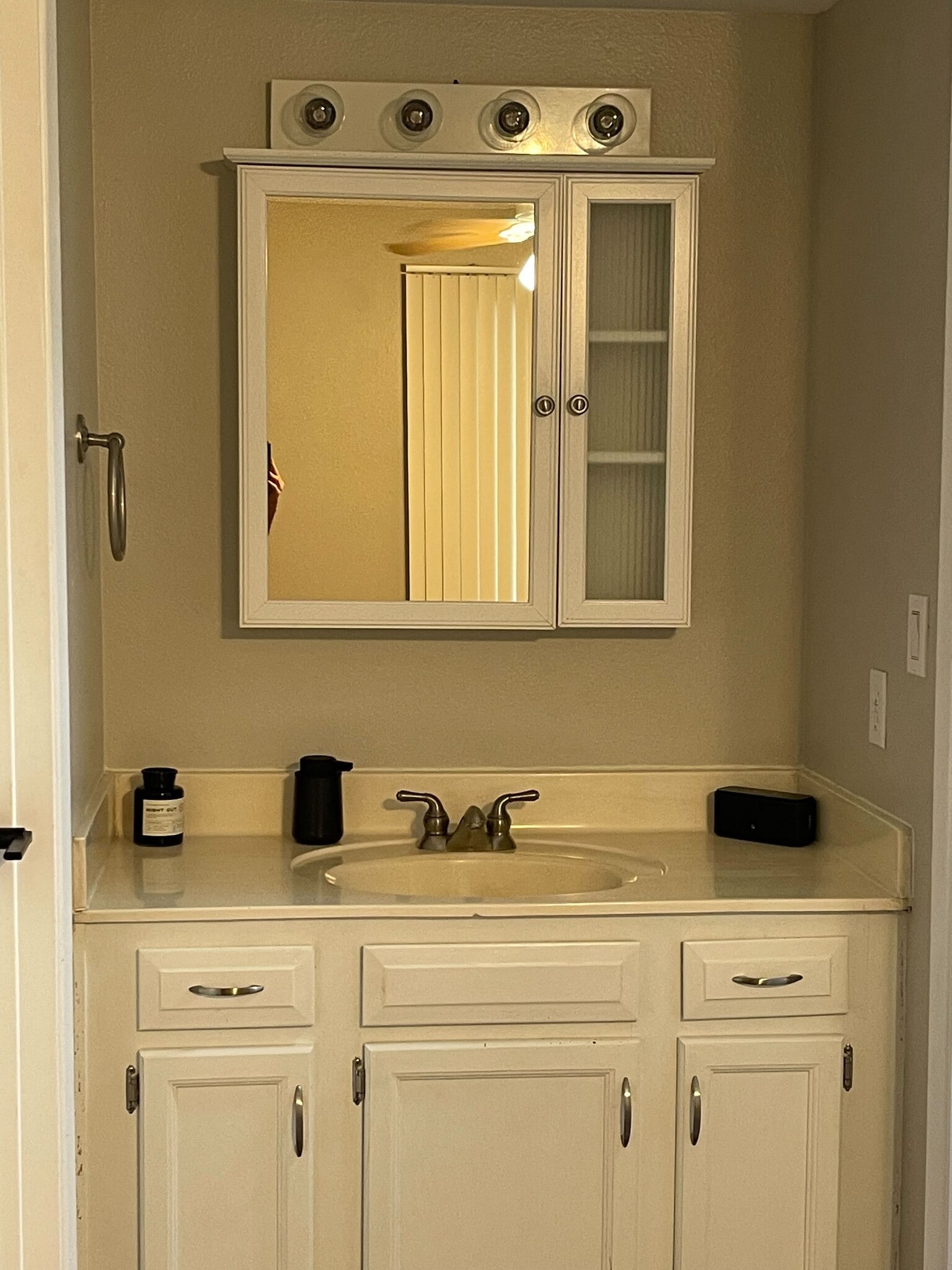 Building Photo - 850 S River Dr