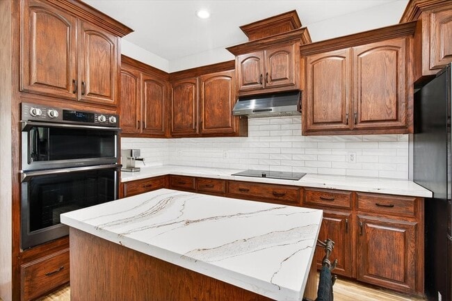 Building Photo - 8417 Macarena Dr