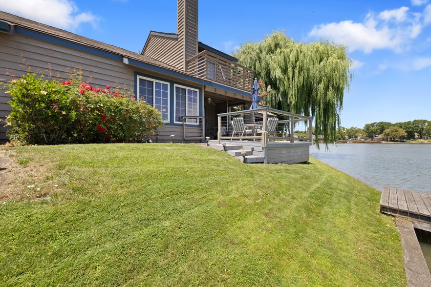 Primary Photo - 7378 Lighthouse Dr