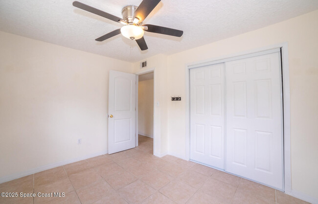 Building Photo - 2285 Dolphin Rd
