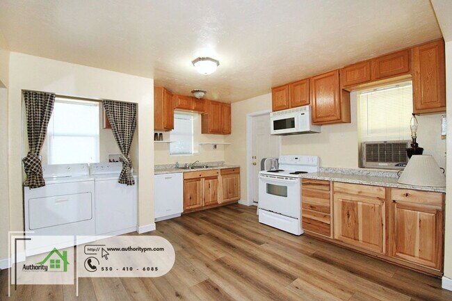 Building Photo - 2391 Placer St