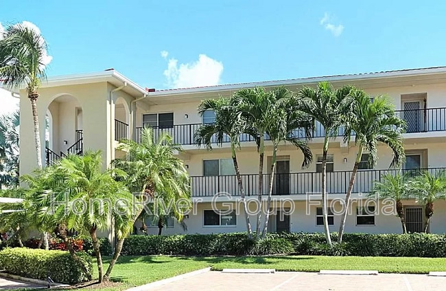 Primary Photo - 17 High Point Cir N