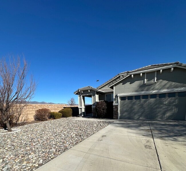 Building Photo - Beautiful Three Bed Home Available On The Green at Dayton Golf Course