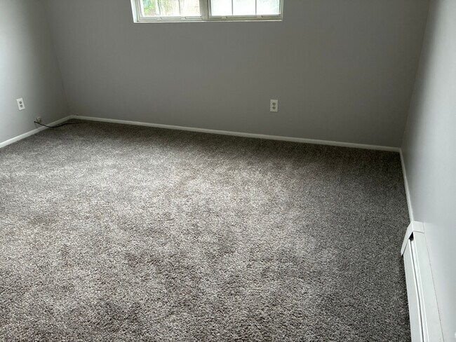 Building Photo - 136 Maple Ave