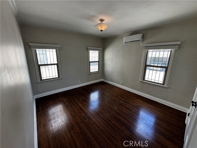 Building Photo - 336 N Stanley Ave