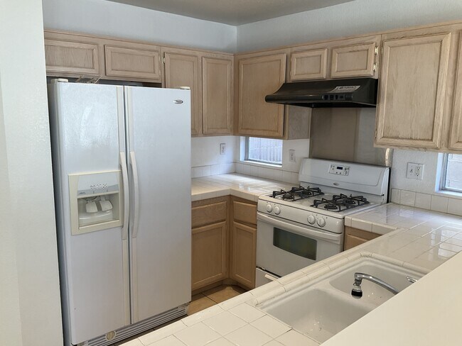 Building Photo - 5726 Roundrock Dr