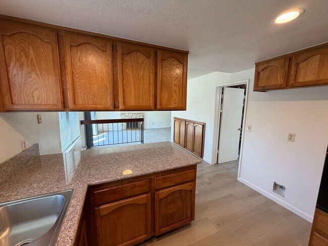 Building Photo - 872 Shellwood Way