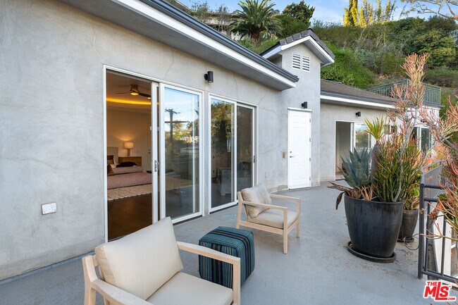 Building Photo - 2333 Vasanta Way
