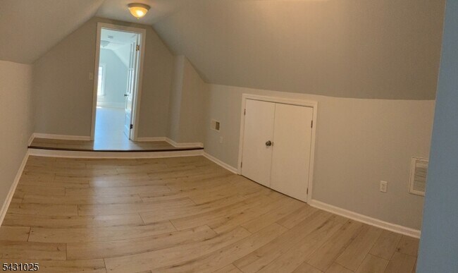 Building Photo - 28 Niles St