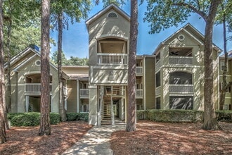 Building Photo - Summer House – 2BR/2BA Top-Floor Condo wit...