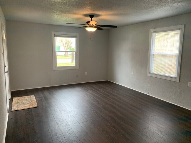 Building Photo - 2306 28th Ave N