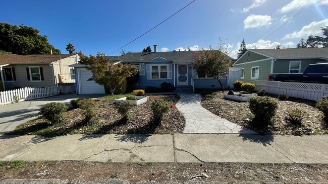 Primary Photo - Charming 2 bedroom 1 bathroom home in Concord