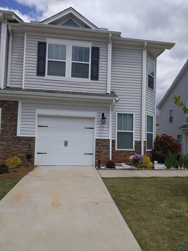 Building Photo - 25 Planters Pl