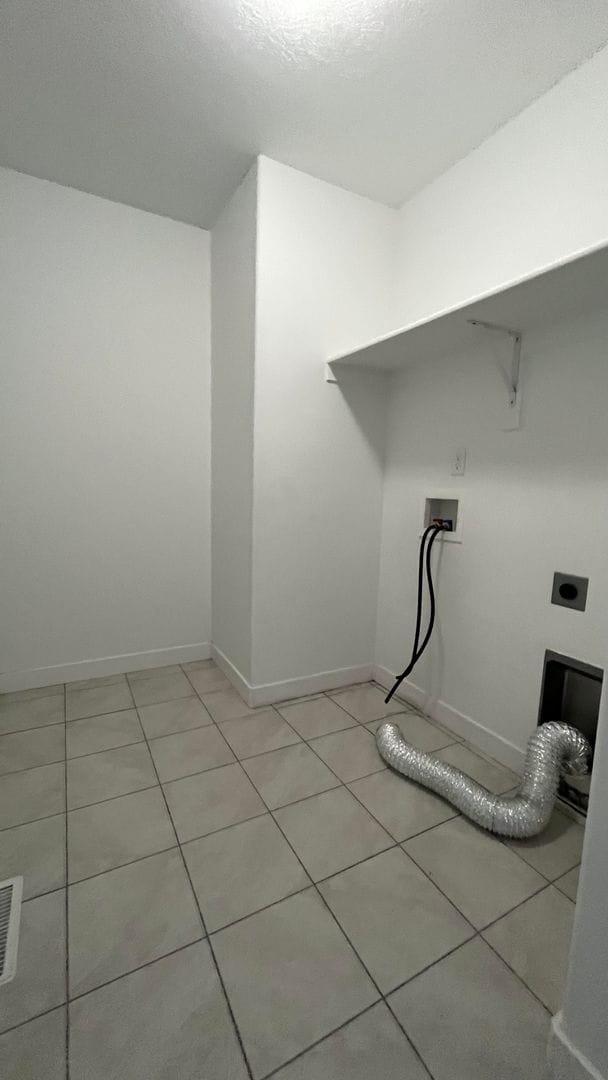 Building Photo - 3 Bedroom/2 Bathroom Townhome In Bluffdale
