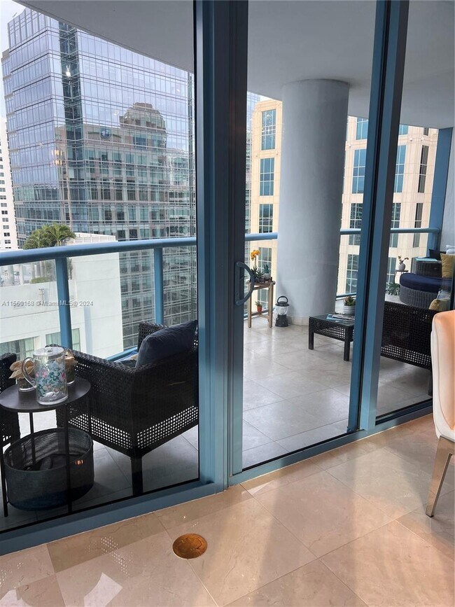 Building Photo - 333 Las Olas Way