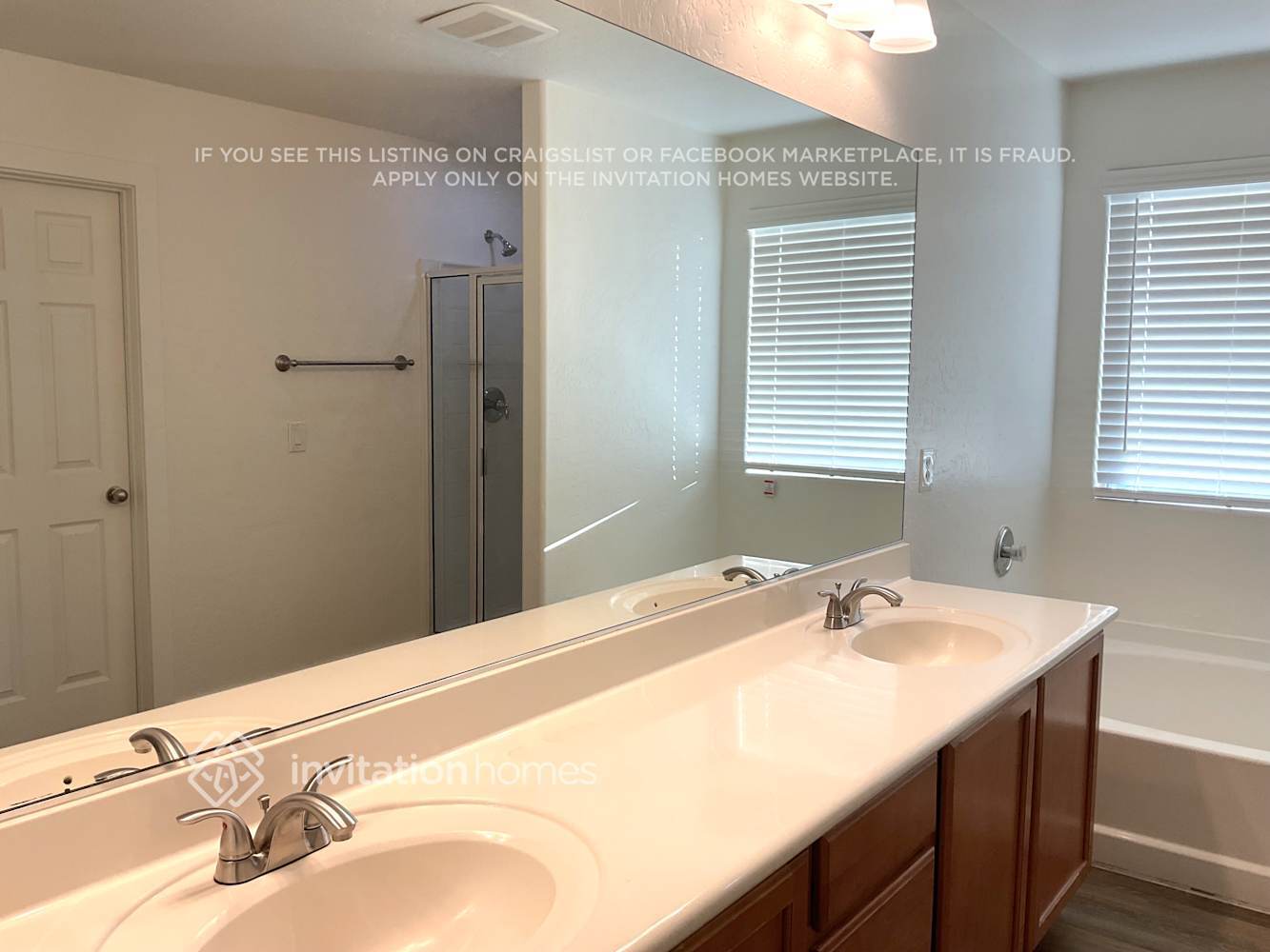 Building Photo - 4461 W Galapagos Ave