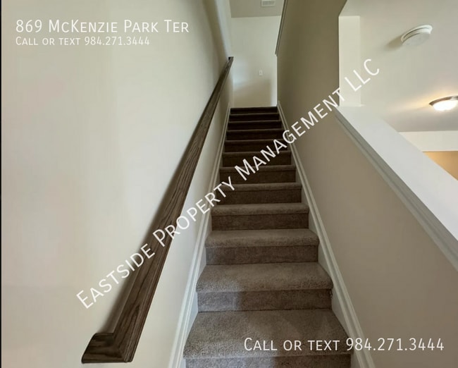 Building Photo - 869 McKenzie Pk Ter