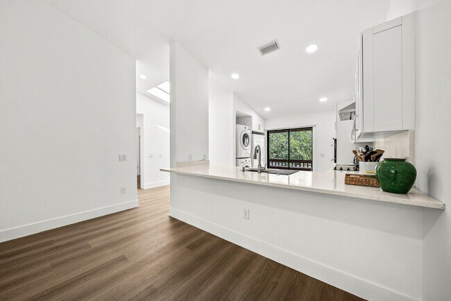 Building Photo - 13105 Belhaven Ct