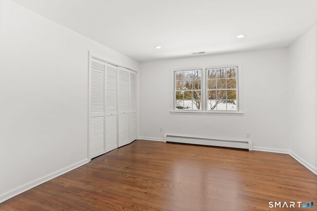 Building Photo - 11 Partrick Ln