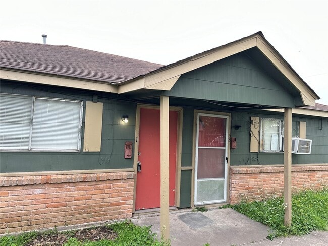 Primary Photo - 8010 Roswell St