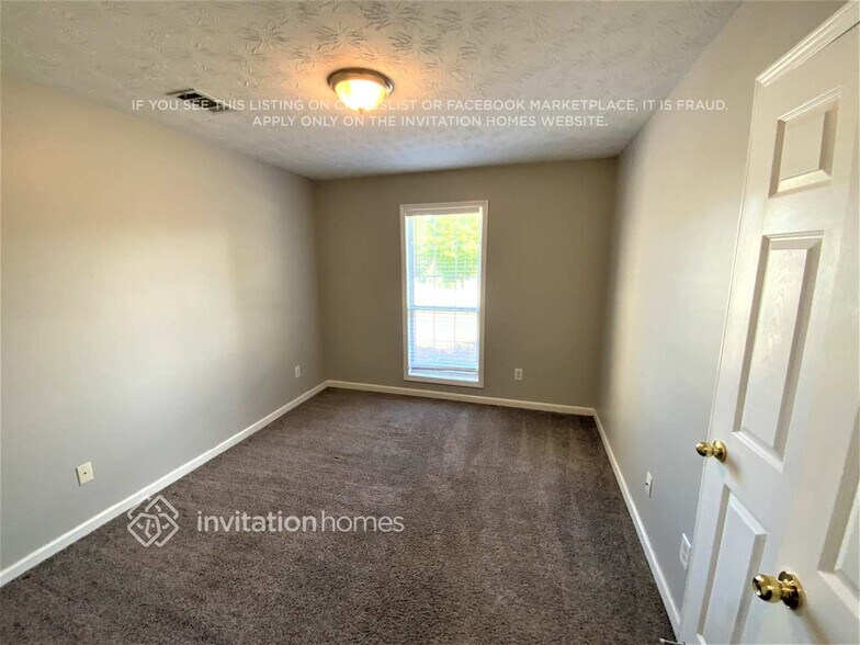 Building Photo - 5842 Sycamore Ridge Dr