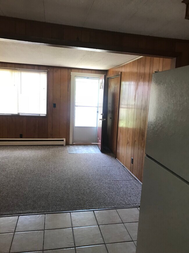 Building Photo - 518 E Cayuga St