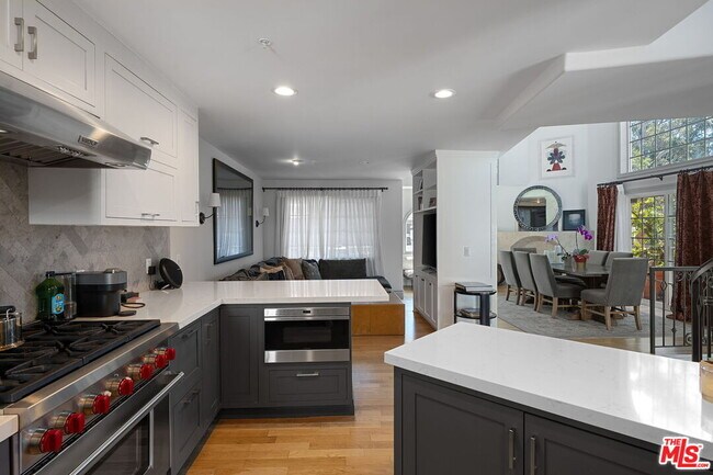 Building Photo - 911 7th St