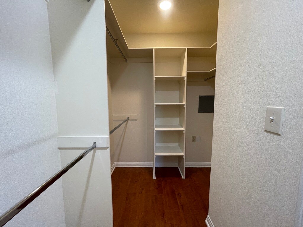 Building Photo - 15024 Magnolia Blvd