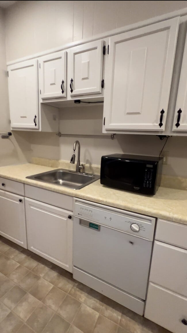 Building Photo - 75 Pearson Rd