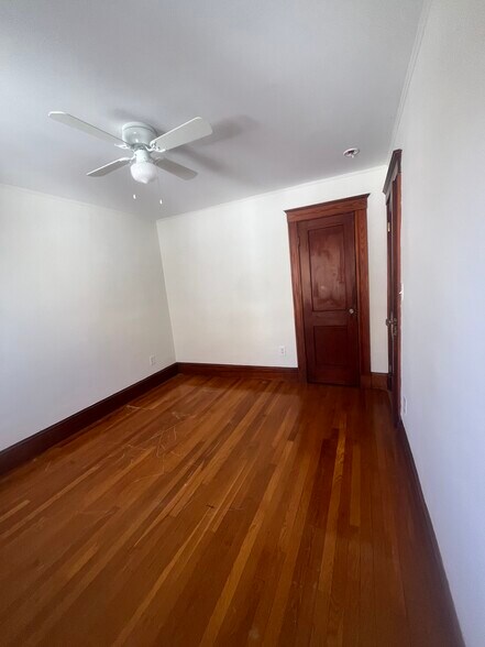 2 Bedrooms with multiple closets - 91 Dustin St