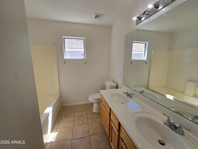 Building Photo - 1074 E Cathy Dr