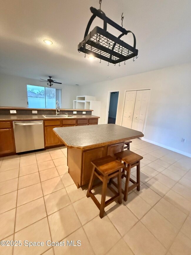 Building Photo - 1470 Kodak Dr