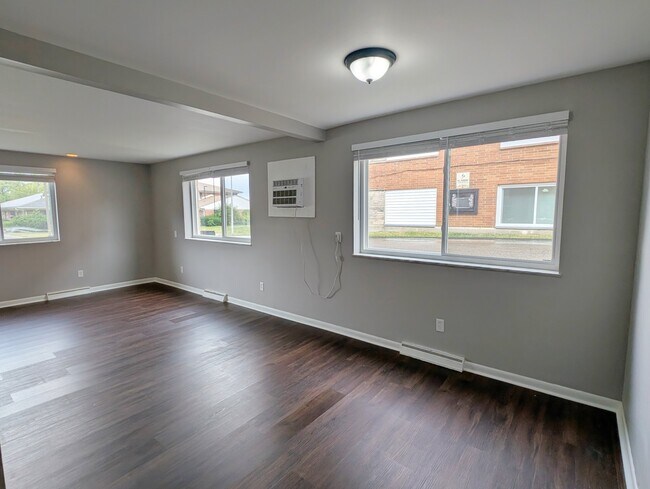 Building Photo - 110 Cromwell Pl