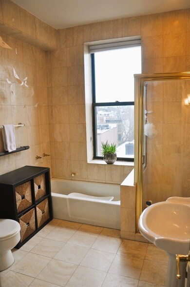 Building Photo - 163 14th St