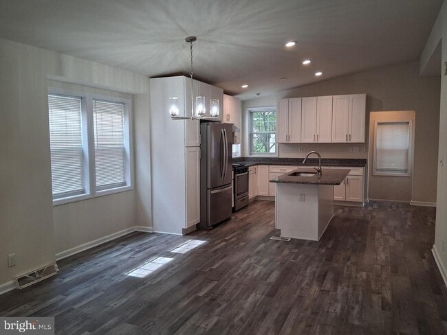 Building Photo - 7300 Willow Glen Way